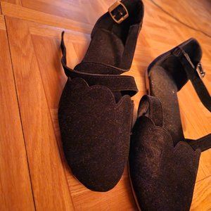 Elf everyone living free shoes